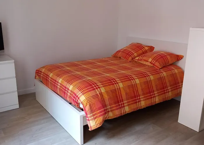 Hyper Centre, Rue Pietonne, Calme Et Lumineux